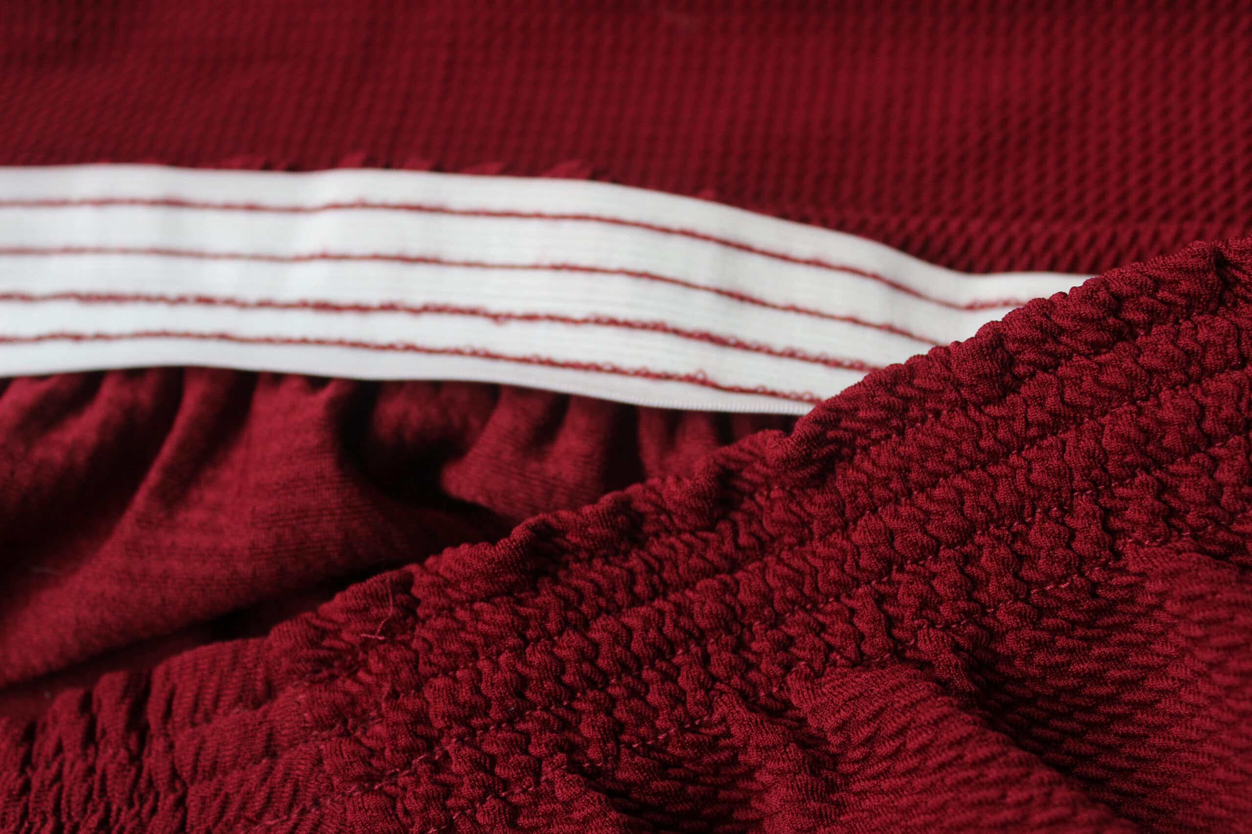 Stuhlhusse Mia – flexibler Schonbezug aus Mikrofaser für Stühle mit Lehne, Freischwinger und Bürostühle, waschbar, in vielen Farben und Sets